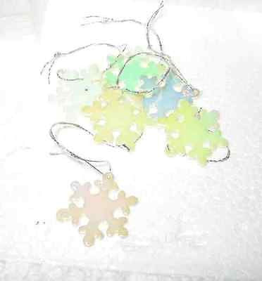 Craft Supply Miniature Plastic Irredescent Snowflake Lot of 6 pieces
